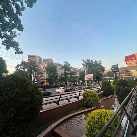 Двухкомнатная Квартира На Арбате Almaty Extérieur photo