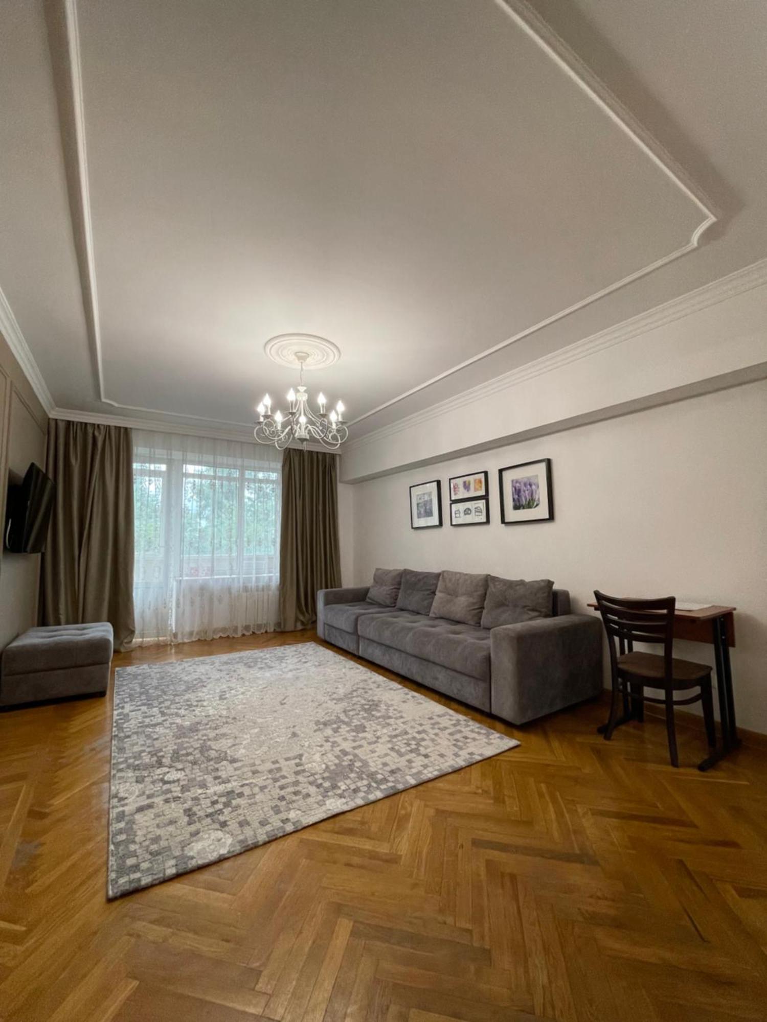 Двухкомнатная Квартира На Арбате Almaty Extérieur photo